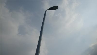 تركيب كشافات الإنارة بالشطر الثامن بزهراء المعادى