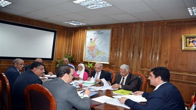 محافظ القليوبية يجتمع باللجنة العليا للقيادات لتجديد بعض الوظائف القيادية بالمحافظة