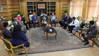 بالصور.. رئيس جامعة المنصورة يوقع برتوكول تعاون مع  نقيب الممثلين ورئيس أكاديمية الفنون