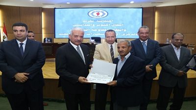 محافظ السويس يكرم رجال المقاومة الشعبية وأعضاء منظمة سيناء العربية