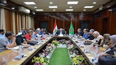 محافظ الدقهلية.. صرف مساعدات مالية وتوفير فرص عمل وعلاج على نفقة الدولة في اللقاء الأسبوعي للمواطنين 