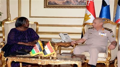 وزير الدفاع والإنتاج الحربى يلتقى وزير دفاع جمهورية كينيا 