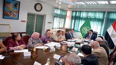 محافظ القليوبية يعقد إجتماعا باللجنة العليا لإدارة الإعلانات بالمحافظة 