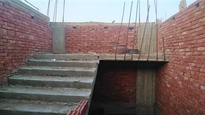 إيقاف أعمال بناء مخالف بالبساتين