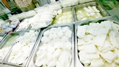 ضبط صاحب محل بحوزته 3.7 طن منتجات ألبان فاسدة في الإسكندرية