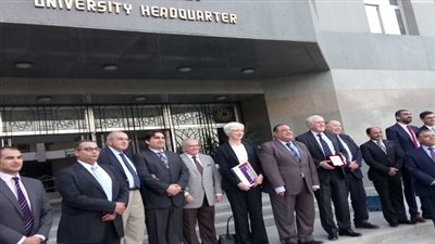 رئيس جامعة حلوان يستقبل رئيس كلية الجراحين الملكية 
