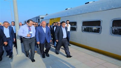 وزير النقل يلتقي عدد كبير من العاملين بطوائف التشغيل ويؤكد الانضباط في مختلف المواقف