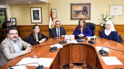 والي تناقش مع محافظ أسيوط إتاحة فرص عمل في قرى المشروع القومي حياة كريمة