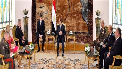 الرئيس السيسي يستقبل وزير الدفاع الروسي