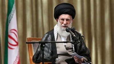 خامنئي: لا تراجع عن تطبيق زيادة سعر البنزين
