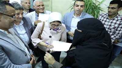 وزيرة الصحة تجتمع مع الشركات المنفذة لتطوير المركز الطبي الحضري بالطور 