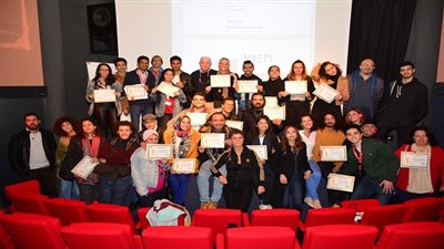تسليم شهادات الحضور في ورشة المخرج اﻷمريكي جيروم غامري ضمن فاعليات مهرجان الرباط لسينما المؤلف