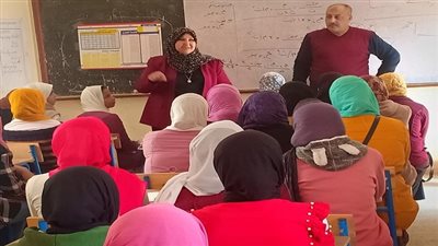 مدير تعليم السويس تتفقد مجموعات التقوية المجانية