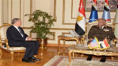  وزير الدفاع والإنتاج الحربى يلتقى وكيل وزارة الدفاع الأمريكية للسياسات