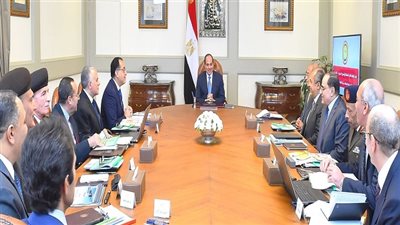  الرئيس السيسي يجتمع مع رئيس الوزراء وعدد من المسئولين