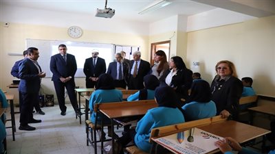 وفد برلماني يتفقد أول مدرسة لصناعة الدهب والمجوهرات 