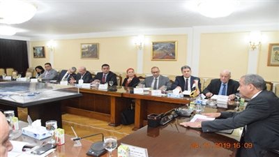 وزير التموين يجتمع بأعضاء مجلس إدارة الشركة القابضة للصناعات الغذائية