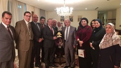 وزير التعليم العالي يستعرض تقريرًا حول زيارة الوفد المصري للجامعات الماليزية