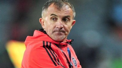 رغم الأداء السئ.. لماذا لم يرحل 