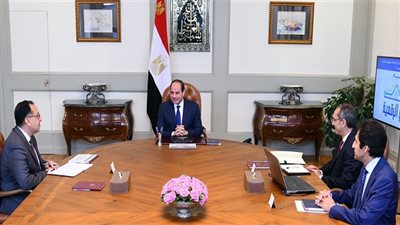 الرئيس السيسي يجتمع مع رئيس الوزراء ووزير الاتصالات وتكنولوجيا المعلومات