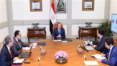 الرئيس السيسي يجتمع مع رئيس الوزراء ووزيري التعليم العالي والاتصالات وتكنولوجيا المعلومات
