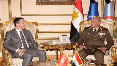  القائد العام للقوات المسلحة يلتقى وزير دفاع جمهورية الجبل الأسود