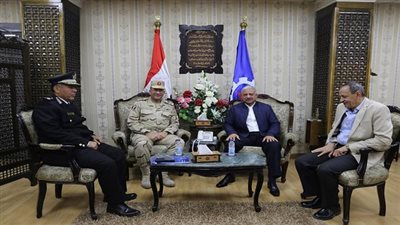 محافظ السويس يستقبل رئيس أركان قوات الدفاع الشعبي والعسكري