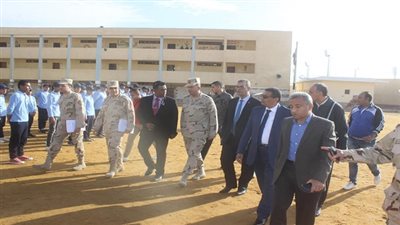    بالصور.. قائد الدفاع الشعبي والعسكري يتفقد  المدرسة البحرية العسكرية بالسويس