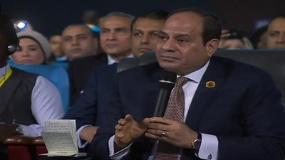 الرئيس السيسي: «الجيش المصري لا يفرق بين مسلم ومسيحي.. ونجونا من المصير الصعب».. فيديو