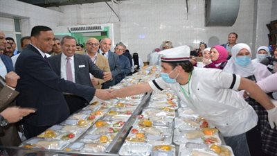 بالصور.. محافظ الدقهلية في جولته بمستشفى المنصورة العام الجديد 