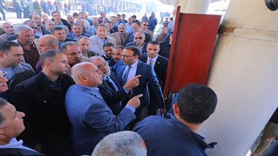 وزير النقل في جولة تفقدية بمحطة المنيا للسكك الحديدية