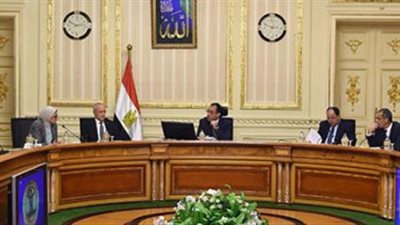 رئيس الوزراء يكلف بسرعة نقل 1000 موظف لسد العجز بمكاتب الشهر العقارى