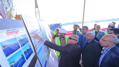 وزير النقل يتابع معدلات تنفيذ 3 محاور على النيل بمحافظتي اسوان وقنا 