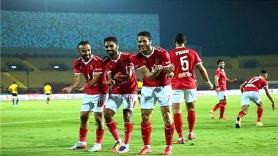 صدمات قاسية للأهلي.. جناح الفريق ومدافعه 