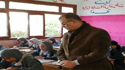 مدير التعليم العام بالسويس يتفقد لجان إمتحانات الفصل الدراسى الأول