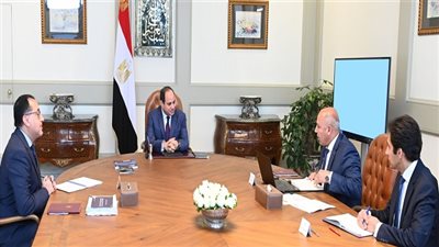  الرئيس السيسي يجتمع مع رئيس الوزراء ووزير النقل