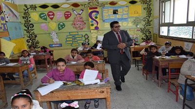 وكيل وزارة التعليم بجنوب سيناء يطمئن على سير امتحانات النقل بإدارة طور سيناء