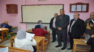 بالصور.. محافظ الدقهلية يتفقد لجان الامتحانات بمدرسة أحمد زويل الإعدادية بالمنصورة 