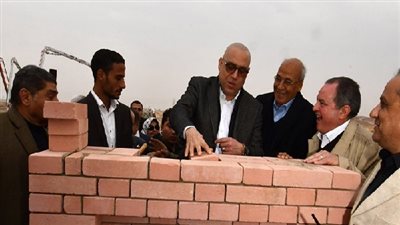 وزير الإسكان يتفقد الوحدات السكنية والمباني الخدمية بمشروع الإسكان الاجتماعى بالحى السابع بمدينة بدر