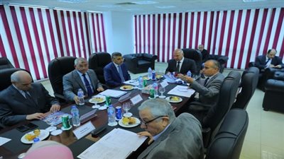 وزير النقل يتابع أعمال تنفيذ وإنشاء المحطة متعددة الأغراض بميناء الاسكندرية  