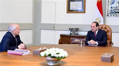 الرئيس السيسي يجتمع مع وزير الدولة للإنتاج الحربي