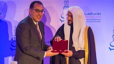 رئيس الوزراء يكرم وزير الشؤون الإسلامية بالسعودية