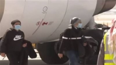لحظة وصول طلاب سعوديين قادمين من ووهان الصينية (فيديو)