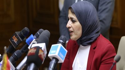 وزيرة الصحة تستقبل العائدين من الصين بمطار العلمين