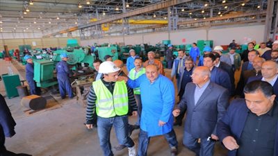 وزير النقل في جولة تفقدية بورش أبوزعبل الإنتاجية للسكك الحديدية 