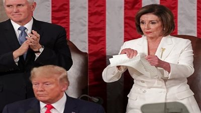 كيد النساء.. موقف غريب من رئيسة مجلس النواب الامريكي مع 