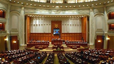 برلمان رومانيا يصوت لصالح حجب الثقة عن الحكومة 