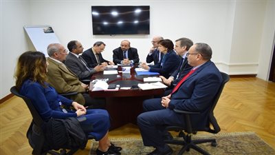 نائب وزير الإسكان للبنية الأساسية يلتقى مسئولى بنك الاستثمار الأوروبي لمتابعة المشروعات المشتركة