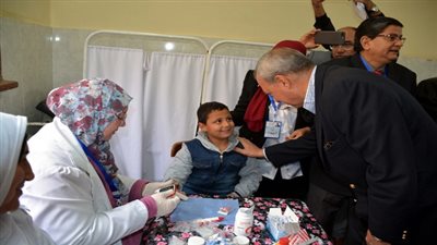 الهجان يتفقد الحملة القومية لمكافحة الأنيميا والسمنة والتقزم لطلاب المدارس بمدرسة الإمام محمد عبده ببنها 