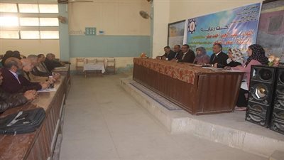 تعليم السويس يجتمع بالمرشحين  للعمل رؤوساء لجان إمتحانات الدبلومات الفنية